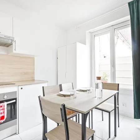 A Stopover In Oberkampf * Parigi